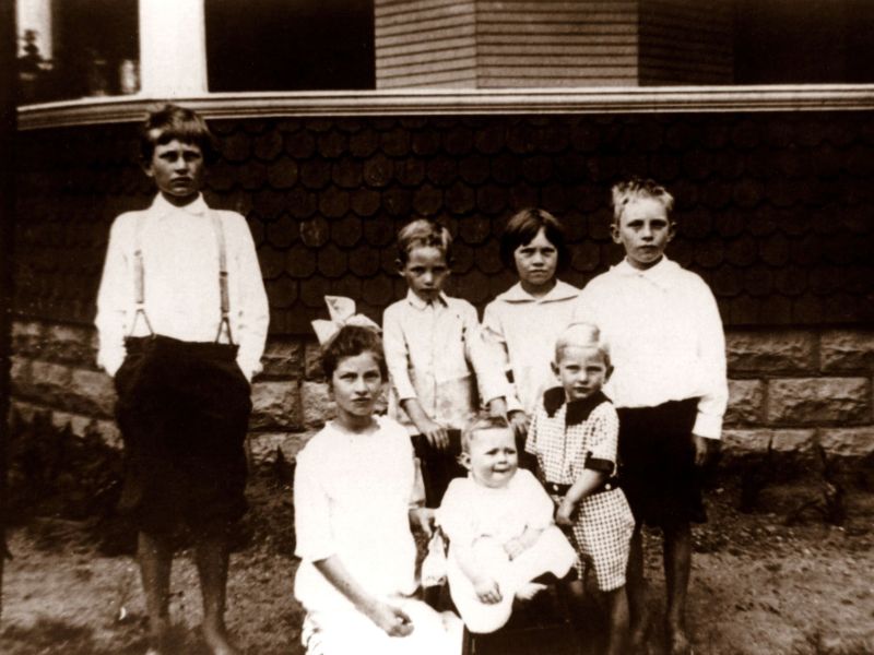 The Fuchs kids in front of the town house in Marble Falls, 1915